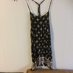 black patterned slevless shirt